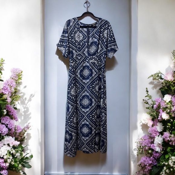 Forever 21 Contemporary Navy & White Geometric Paisley/Floral Print Maxi Dress - Picture 16 of 16